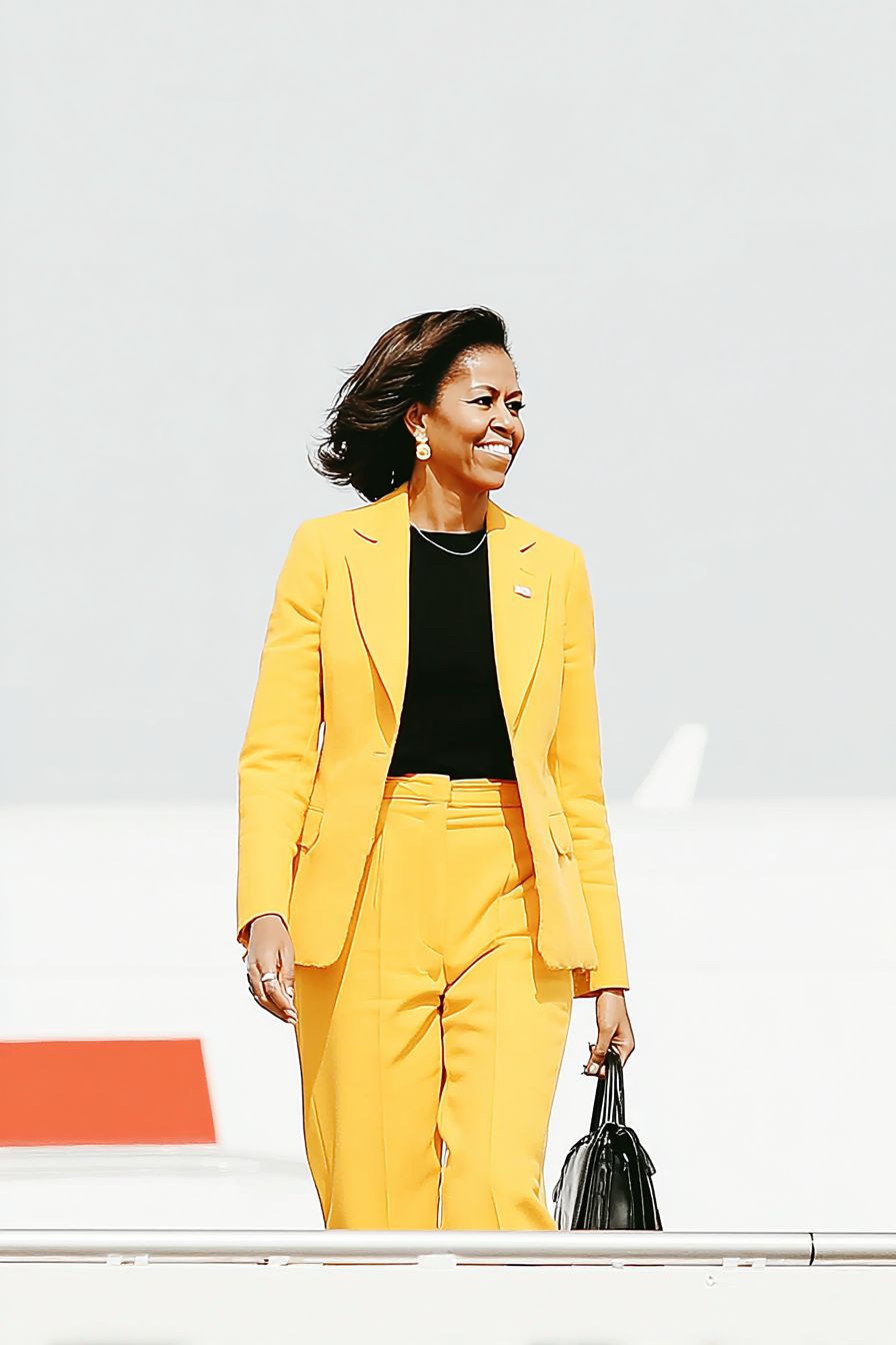 Michelle Obama in einem maßgeschneiderten Anzug