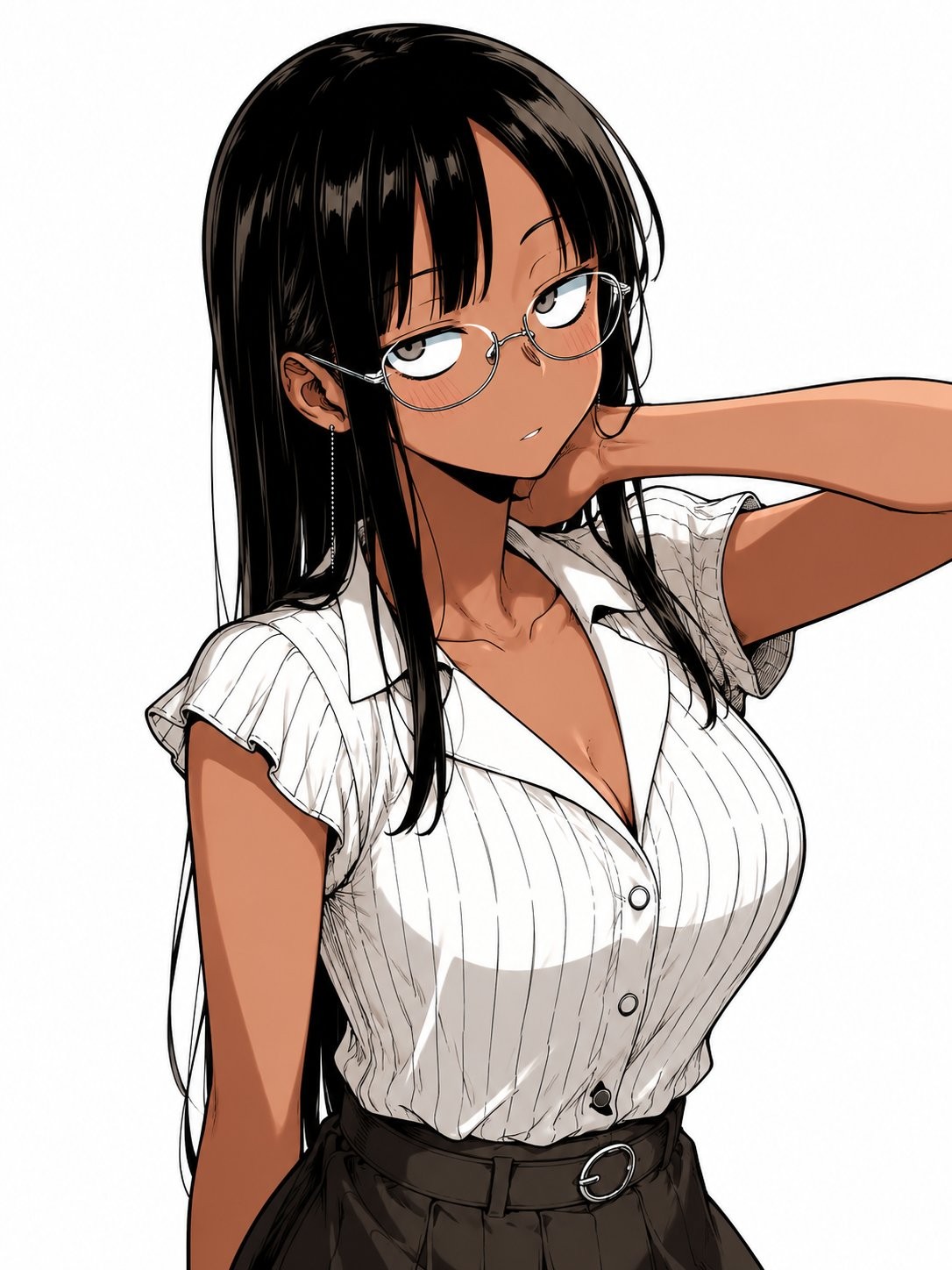 Una mujer de piel marrón oscuro lleva una camisa blanca a rayas y pantalones negros de cintura alta