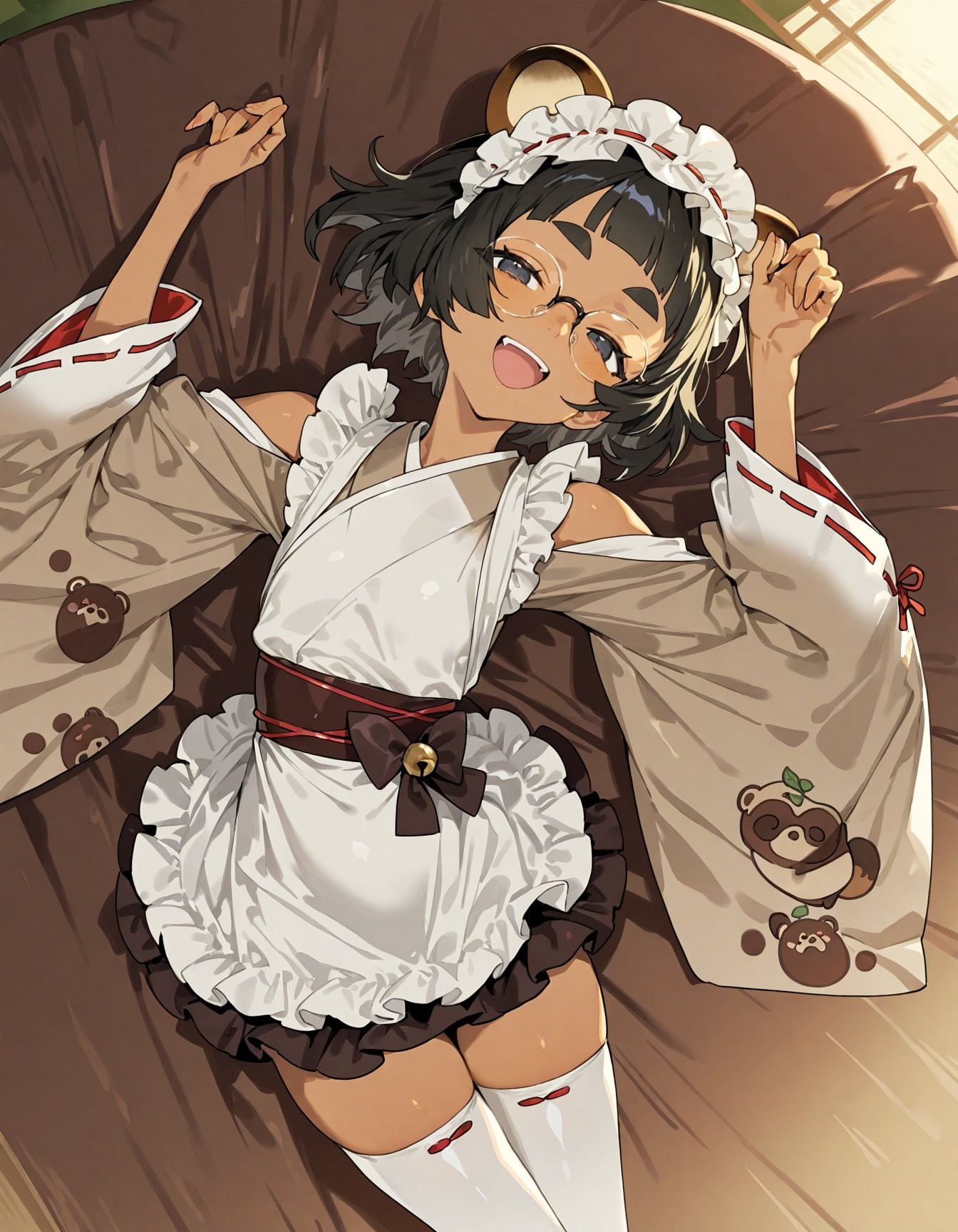 Ein braunhäutiges Mädchen in einer Mischung aus japanischer und westlicher Mode strahlt entspannte Energie aus
