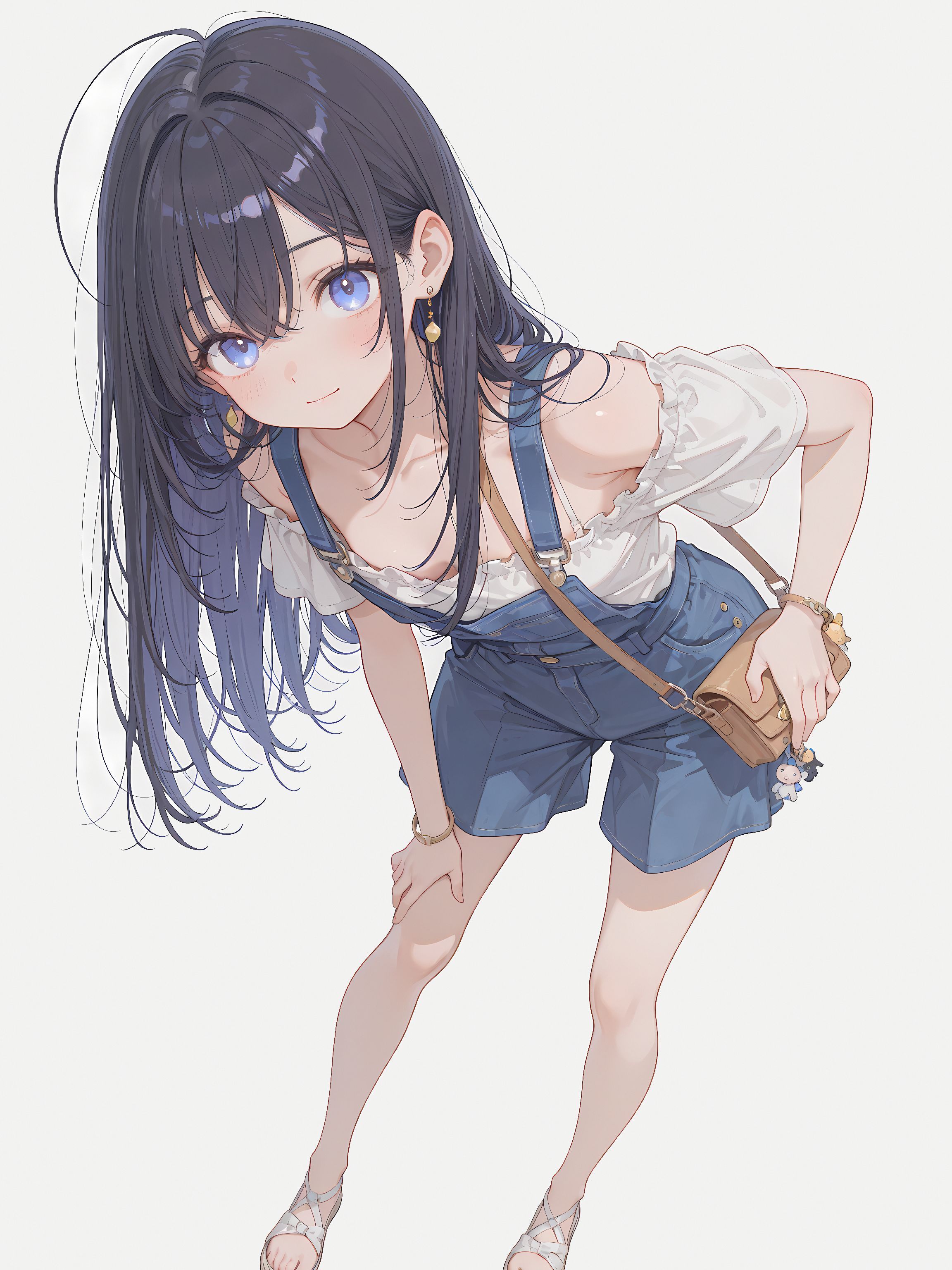 Une fille à queue de cheval haute portant des shorts en jean et un haut dénudé s'incline en avant dans une pose espiègle
