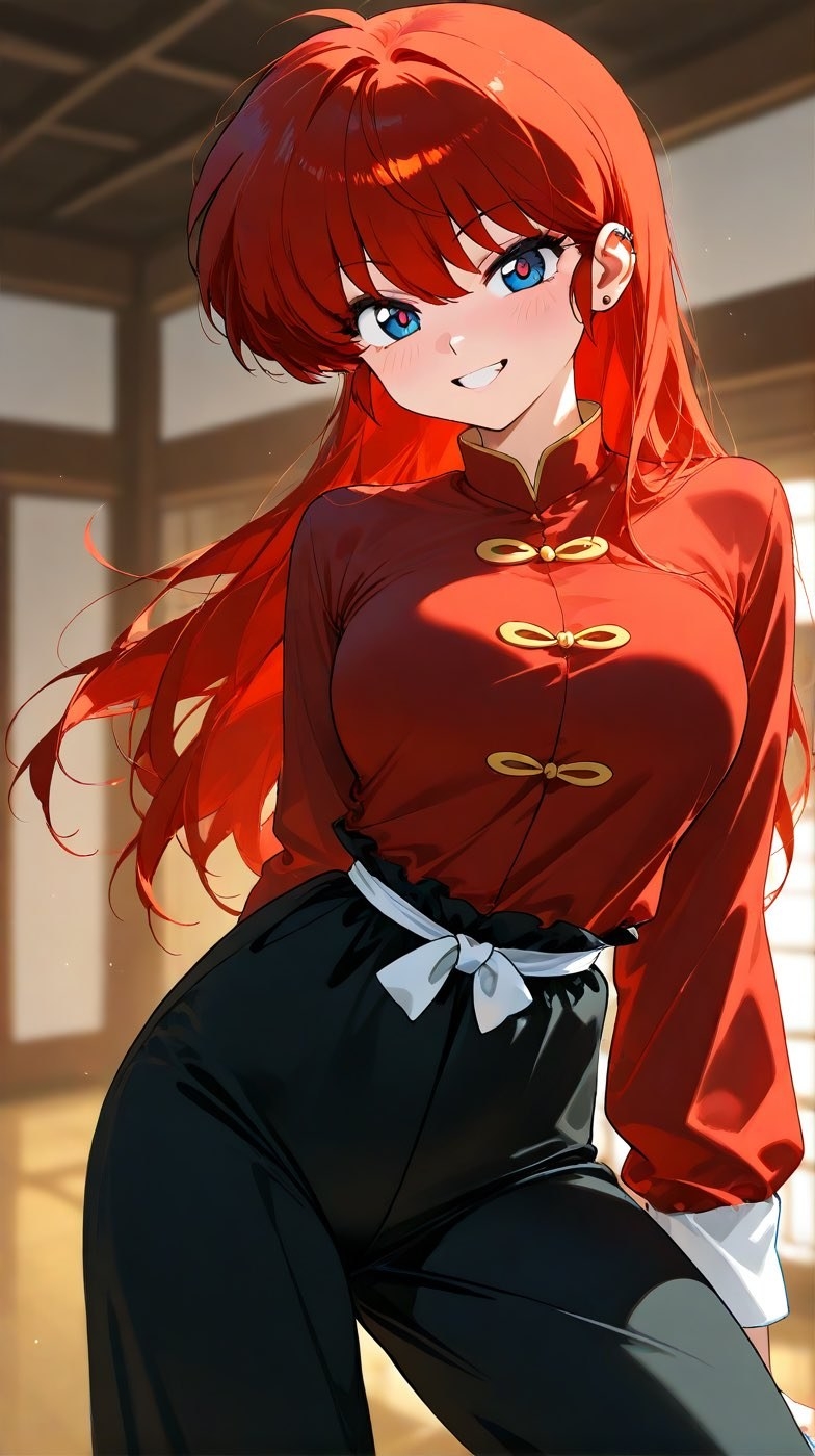 Una mujer de estilo anime con cabello rojo lleva una blusa china roja y pantalones negros