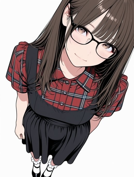 赤と黒のチェックのシャツと黒のサスペンダースカートを着たアニメ少女がカメラを見つめて微笑んでいる