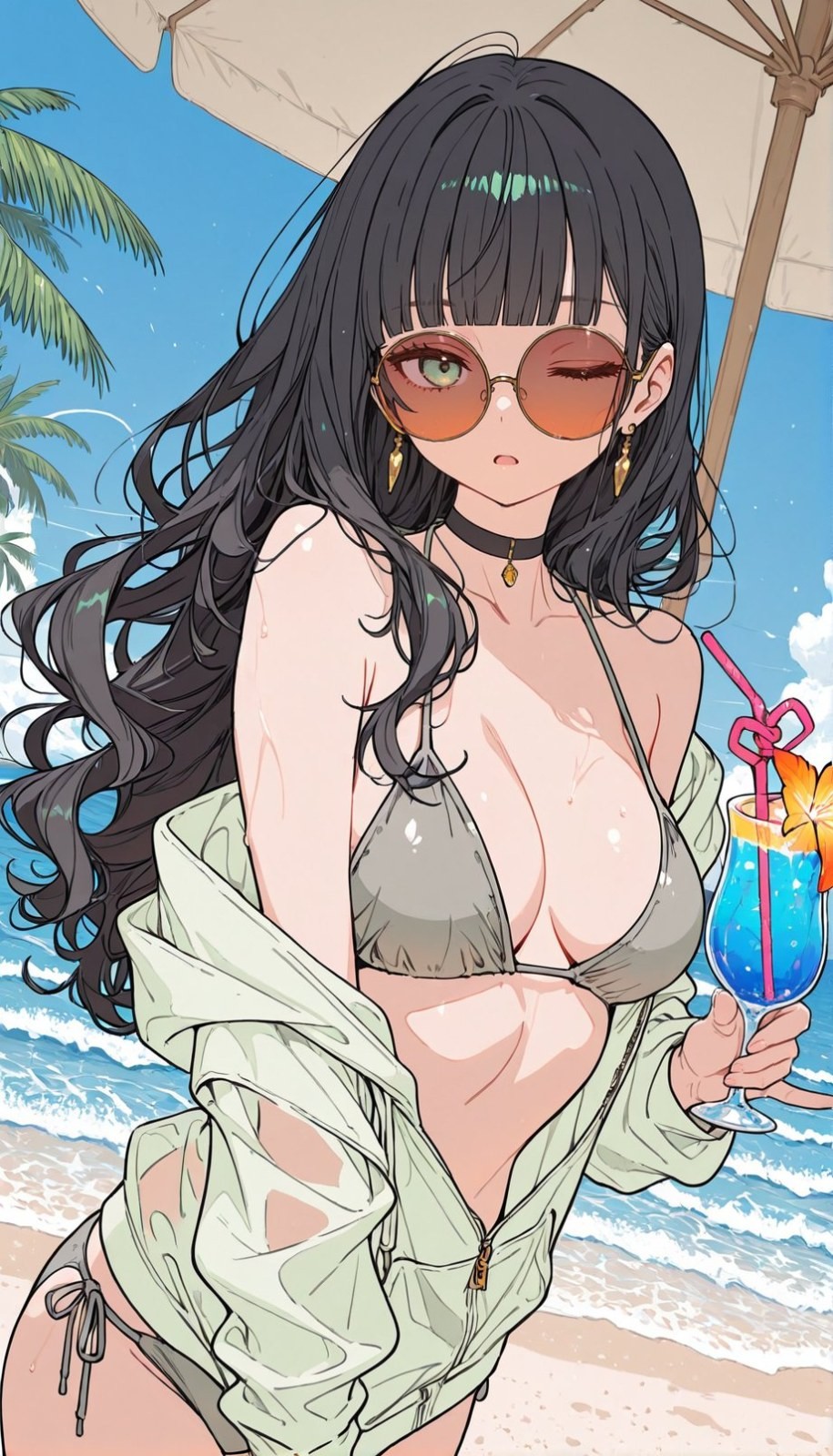 女性がビーチでオリーブグリーンのビキニと浅い緑のジャケットを着て、青いカクテルを持っている