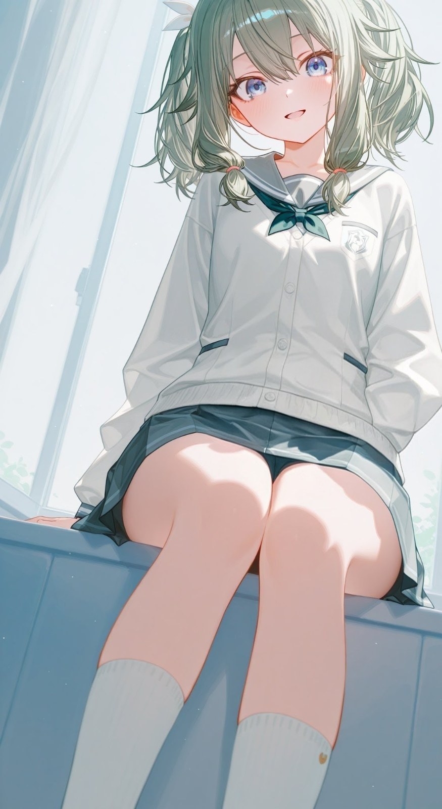 Uma garota de anime sentada na janela vestindo um cardigan branco e uma saia plissada sorrindo para a câmera