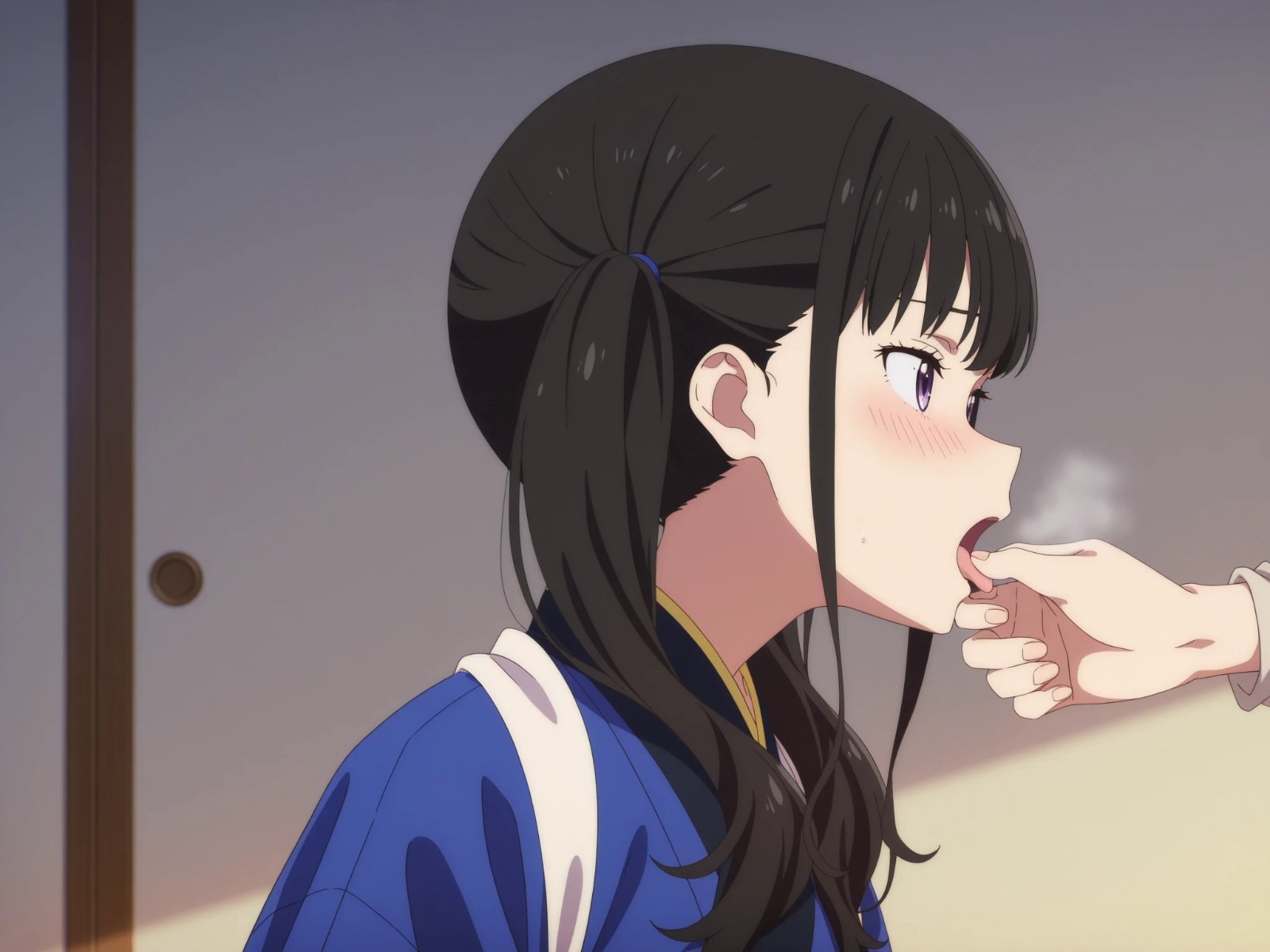 黒髪ロングの少女が青い制服で食べさせられる