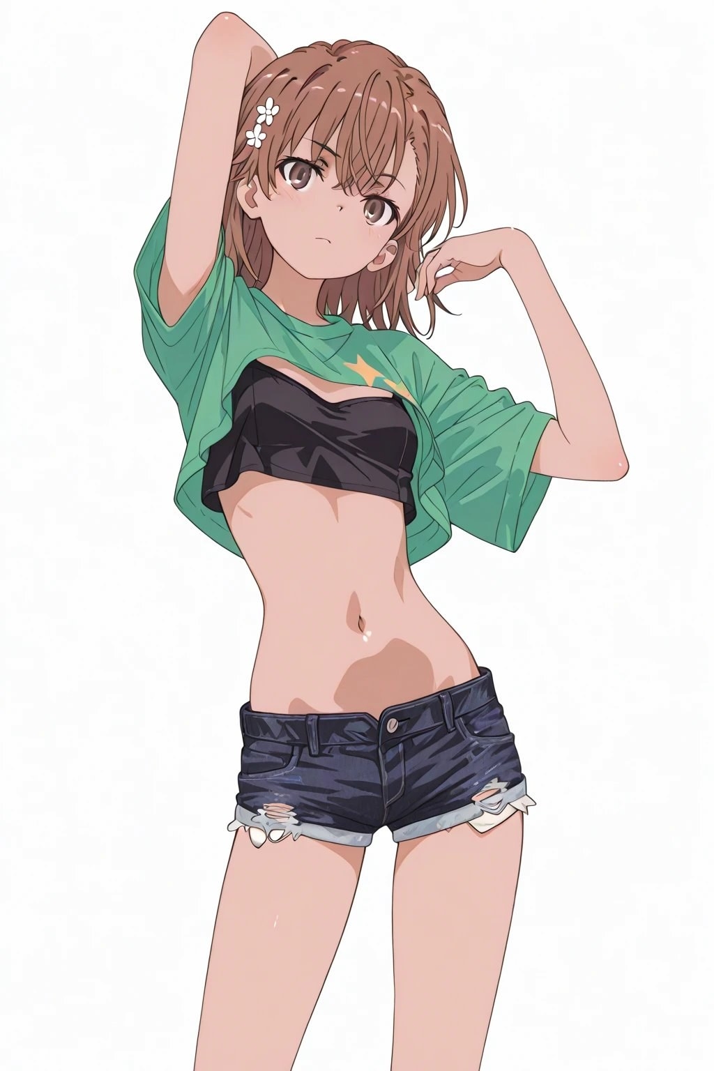棕发少女穿绿T恤黑抹胸和破洞牛仔短裤