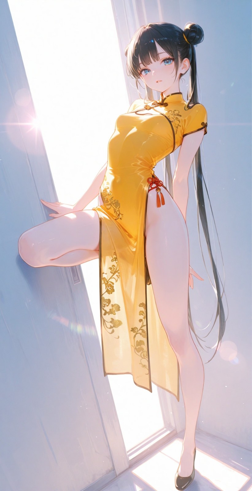 Garota anime de cabelo preto e olhos azuis com qipao amarelo brilhante de fenda alta em pose elegante e poderosa